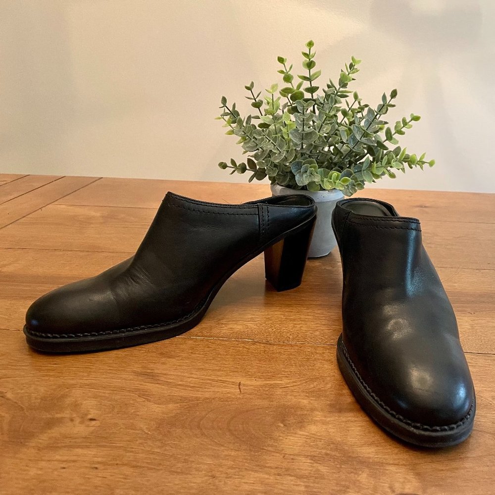 What's What by Aerosole Black Slip-on Mules Sz 7